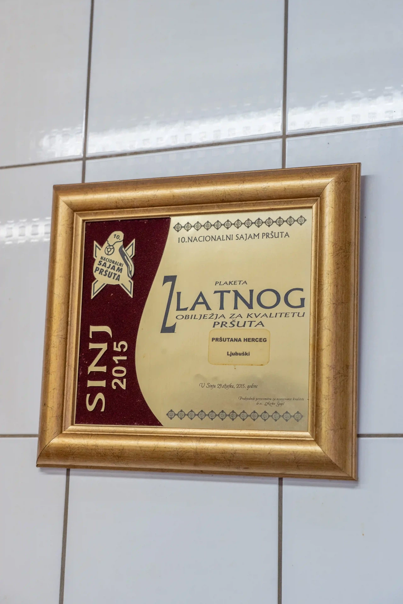 Plaketa Zlatnog obilježja za kvalitetu pršuta, Nacionalni sajam pršuta Sinj 2015.