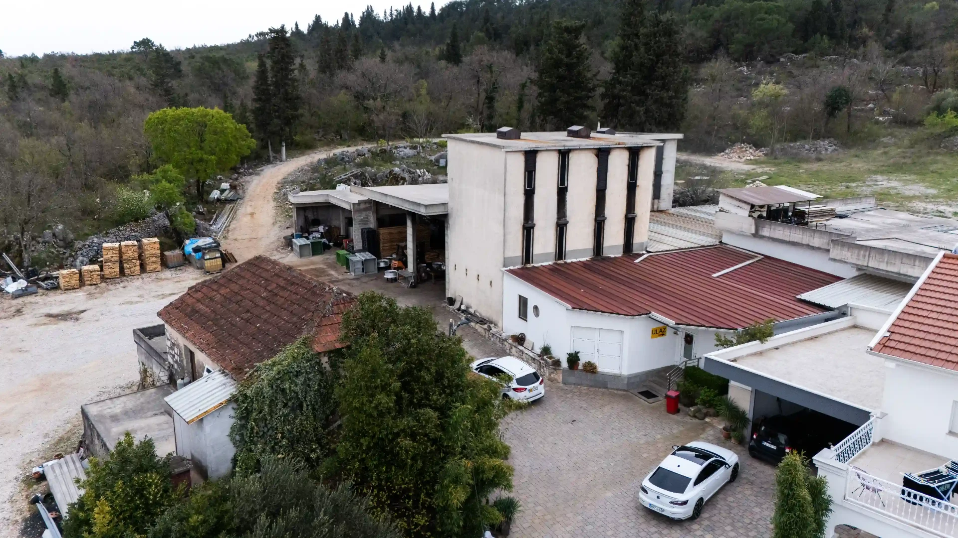 Ulaz i proizvodni objekt Pršutane Herceg